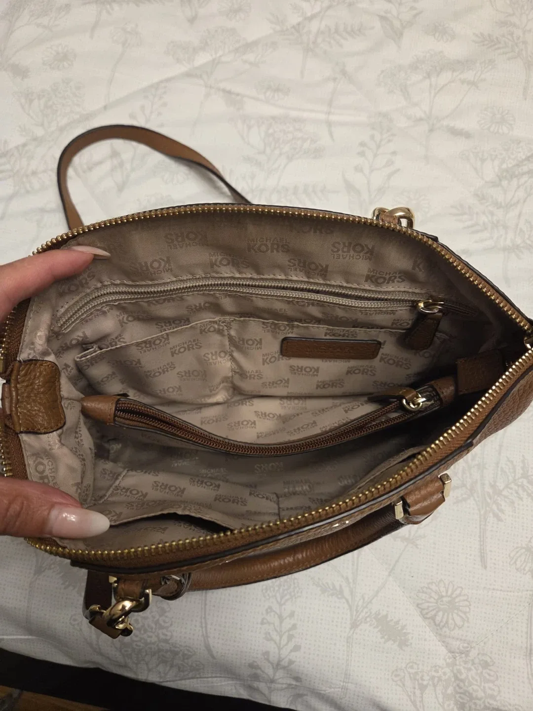 Michael Kors Handbag and Wallet Set image indicator(7)