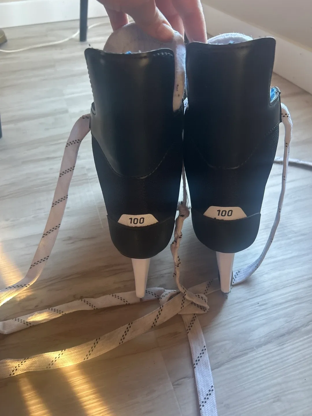 Oroks 100 Ice Skates - Size 6 (US) image indicator(4)