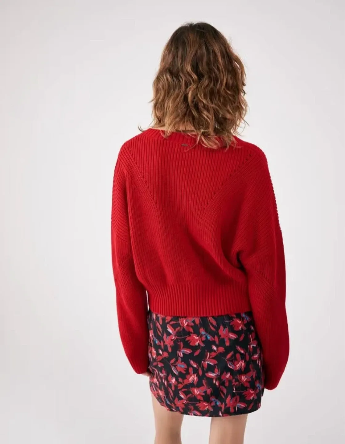 Red V-Neck Knit Sweater image indicator(4)