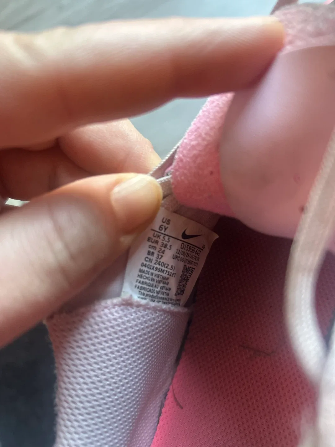 Nike Mercurial Pink Soccer Cleats - Youth Size 6 image indicator(3)