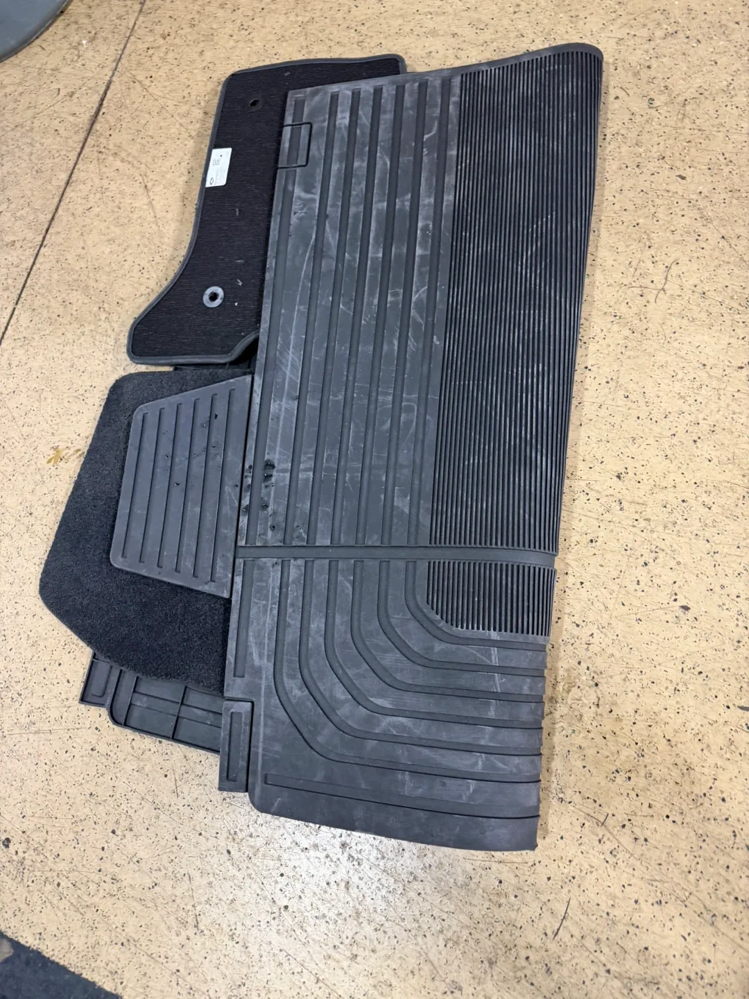 Black Car Floor Mats - Full Set image indicator(3)