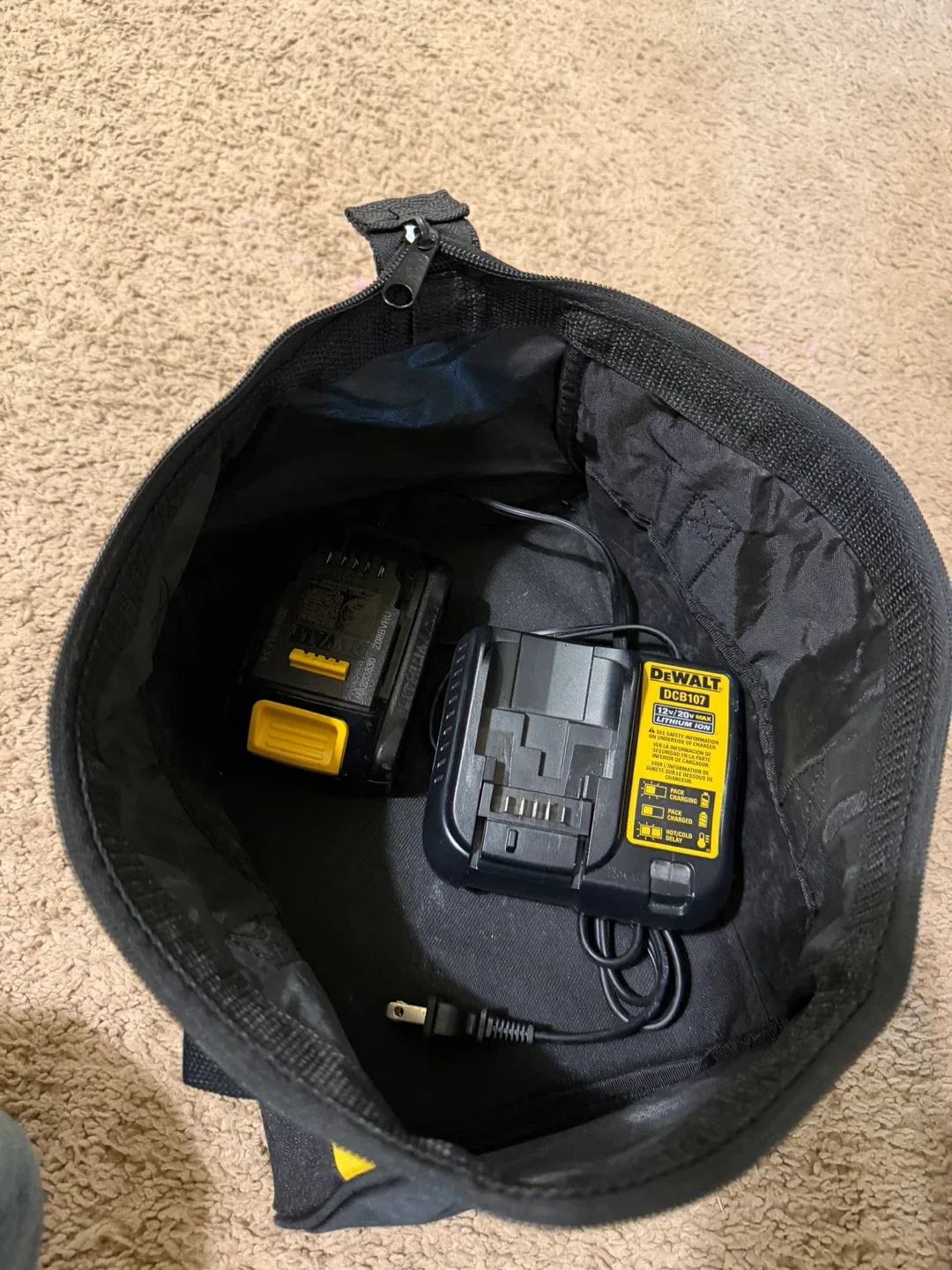 DEWALT Tool Bag with Battery and Charger image indicator(2)
