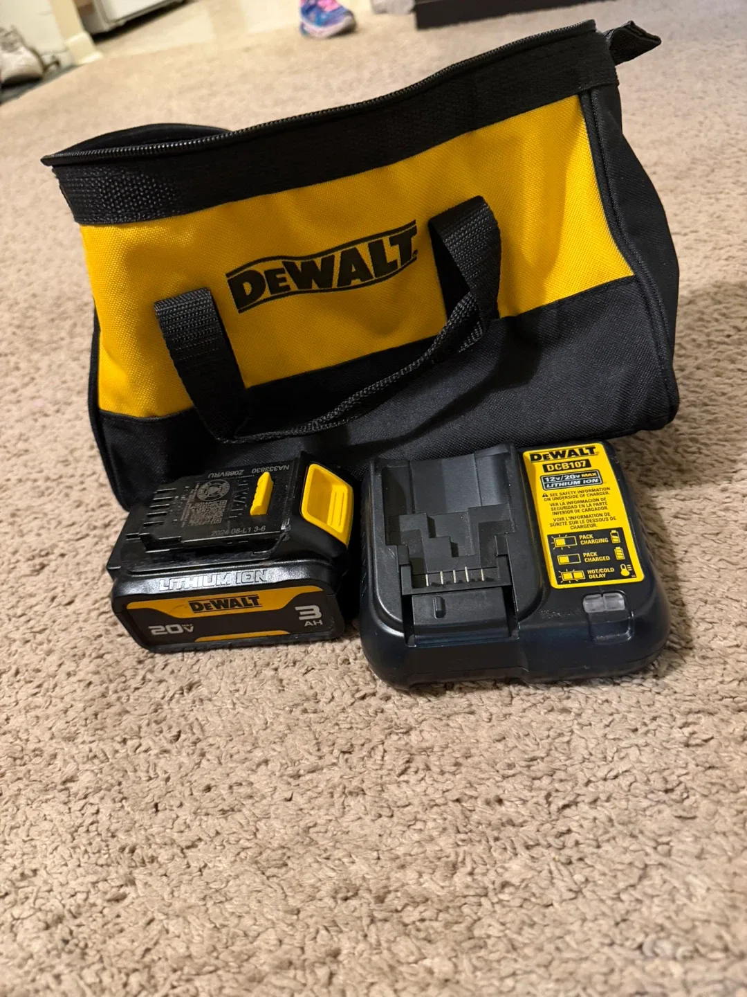 DEWALT Tool Bag with Battery and Charger image indicator(6)