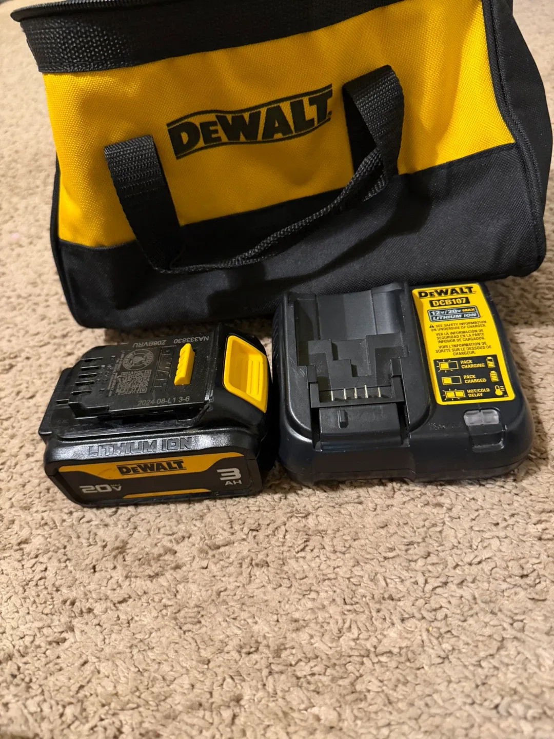 DEWALT Tool Bag with Battery and Charger image indicator(4)