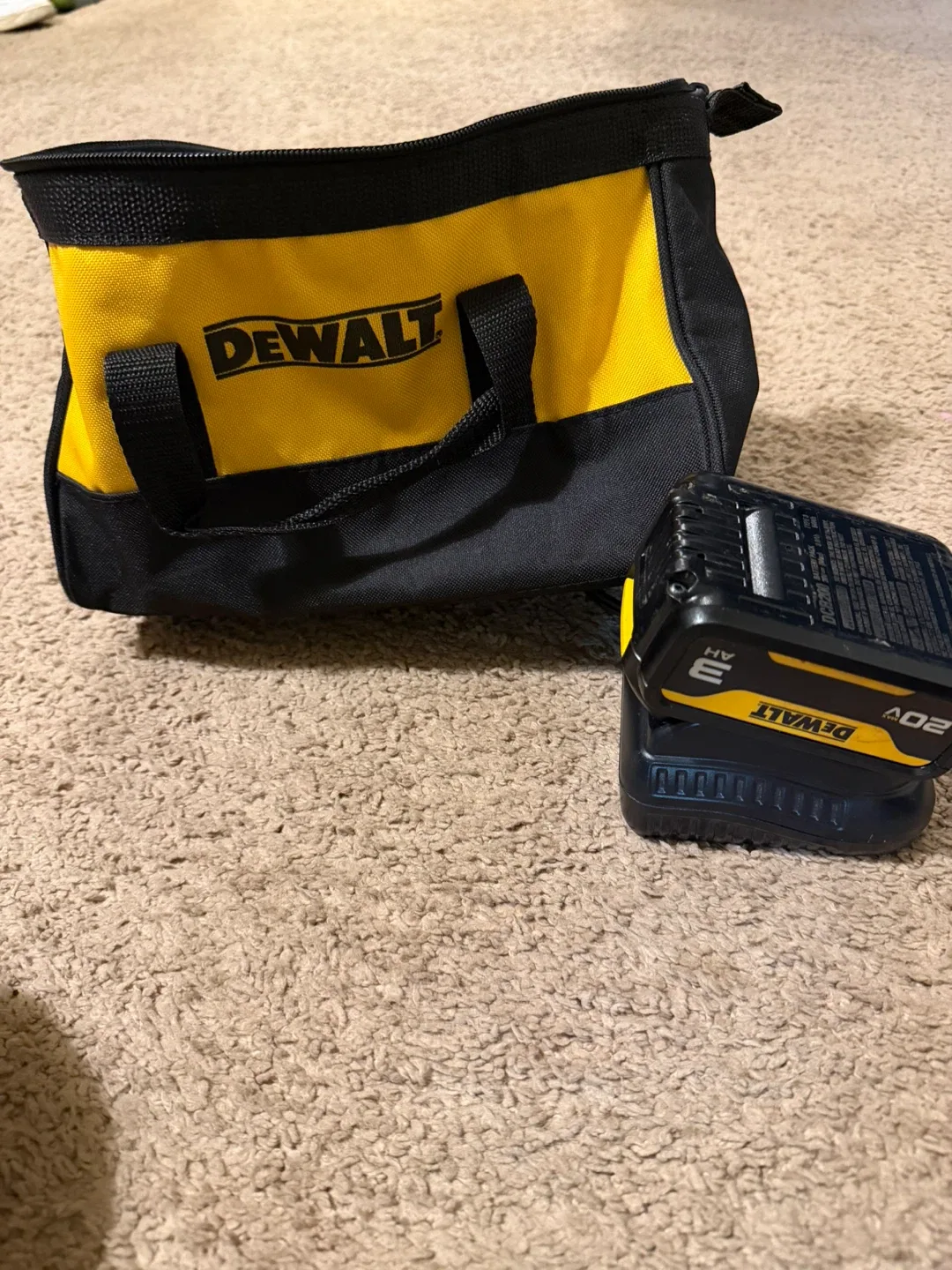 DEWALT Tool Bag with Battery and Charger image indicator(7)