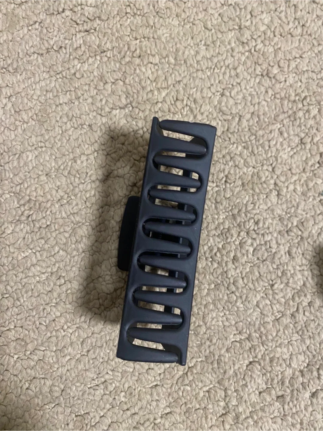 Black Hair Claw Clip image indicator(4)