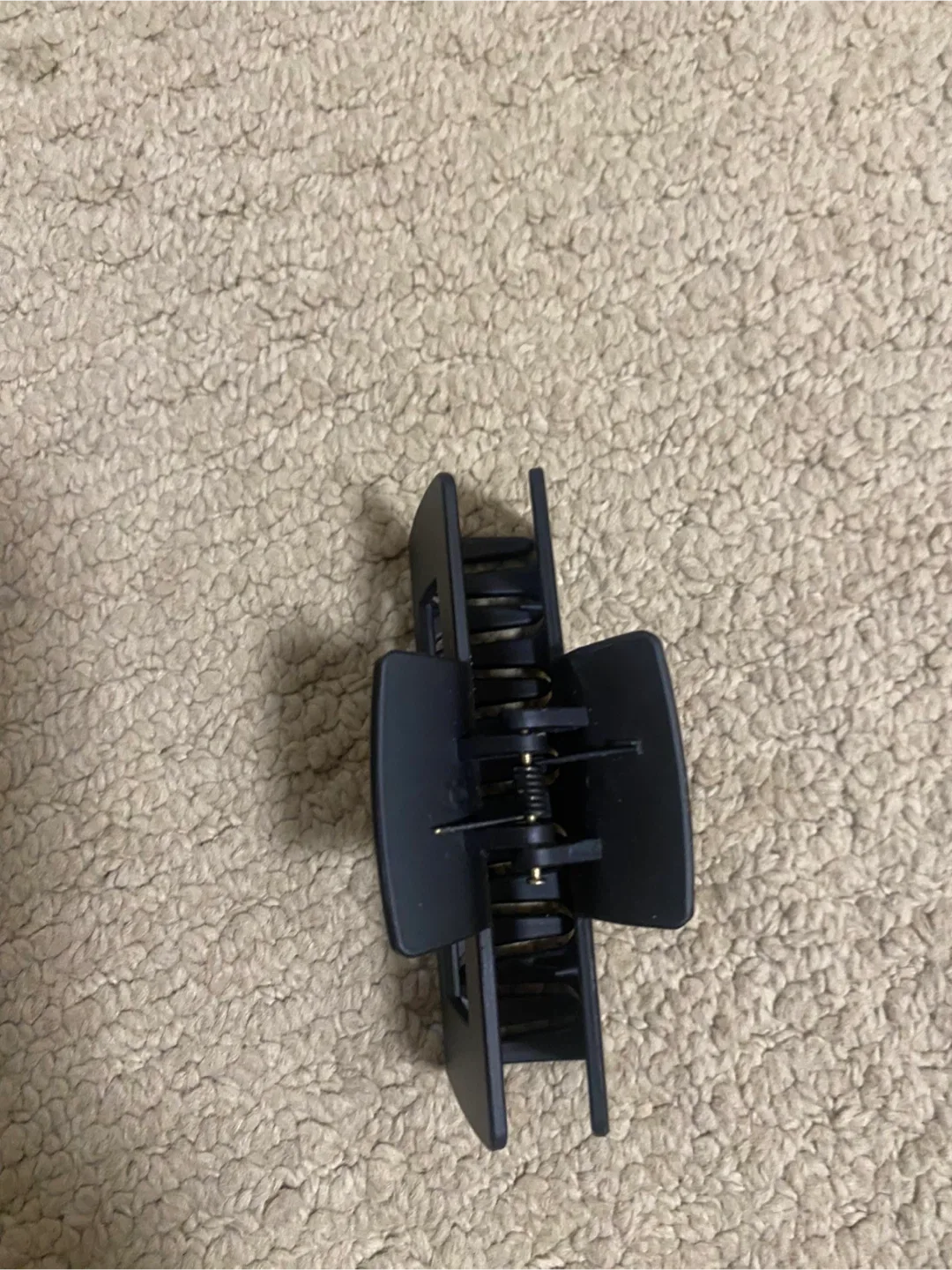 Black Hair Claw Clip image indicator(2)