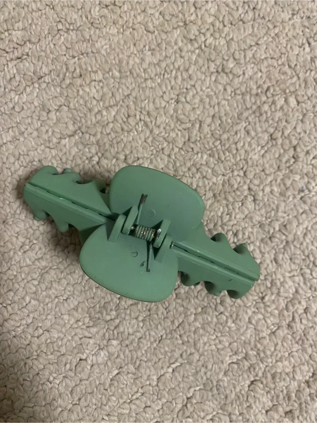 Green Hair Claw Clip image indicator(2)