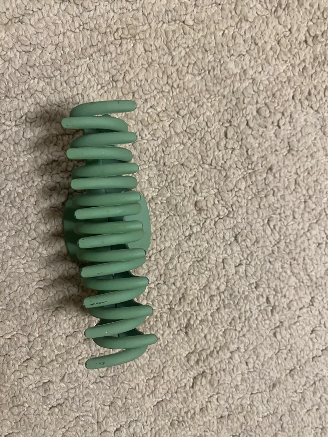 Green Hair Claw Clip image indicator(4)