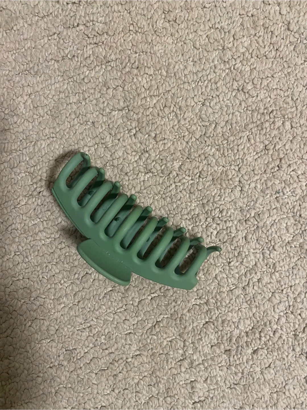 Green Hair Claw Clip image indicator(3)