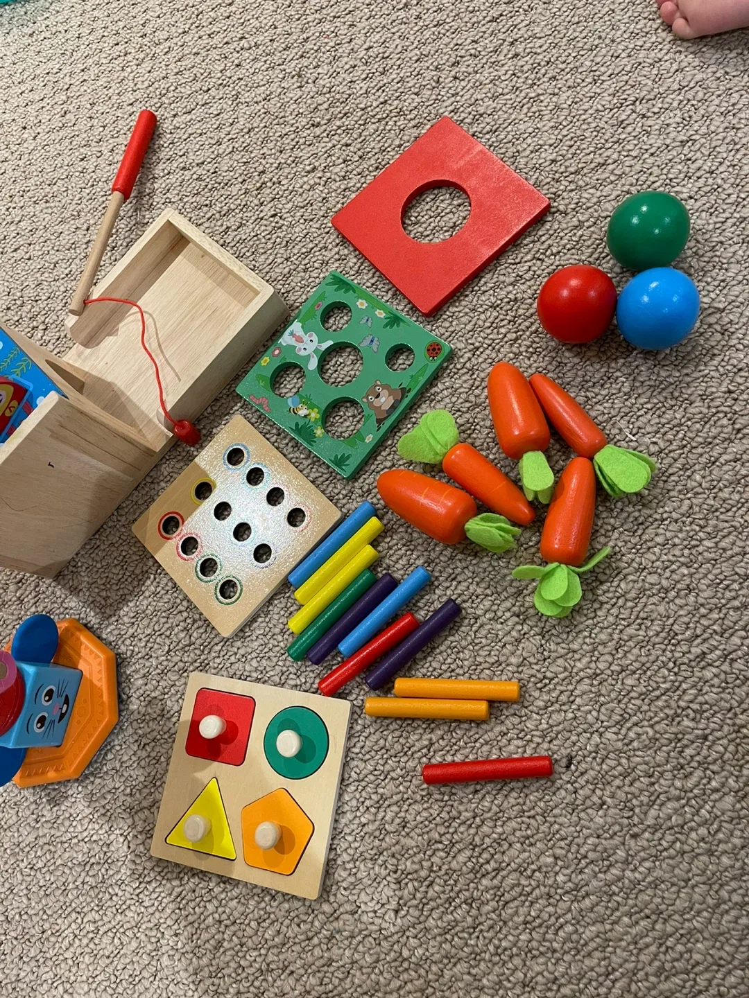 Montessori Deluxe Wooden Lacing Beads & Toys image indicator(2)