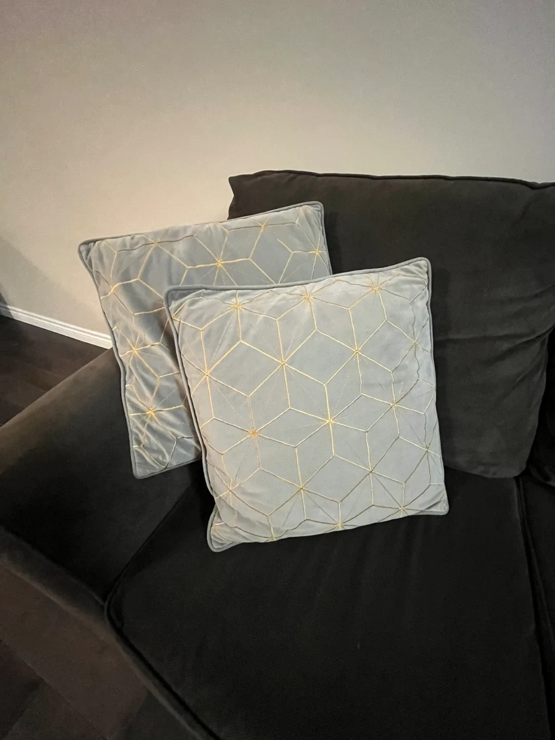 Comfortable 3-Seater Sofa with Pillows image indicator(3)