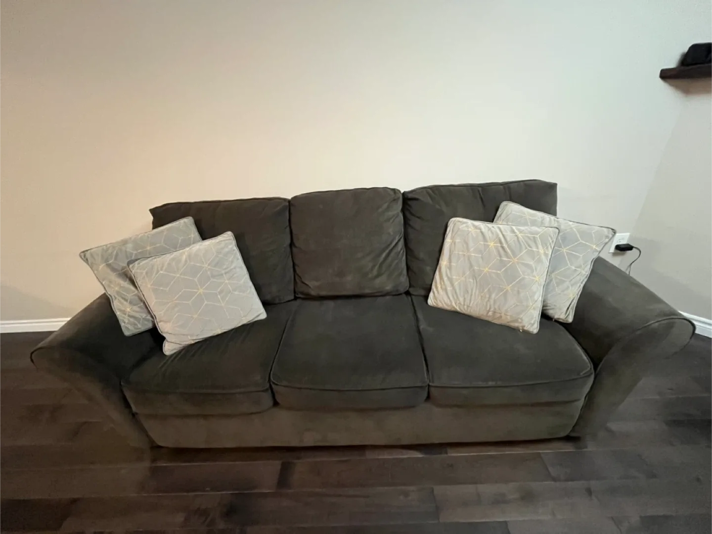 Comfortable 3-Seater Sofa with Pillows image indicator(2)