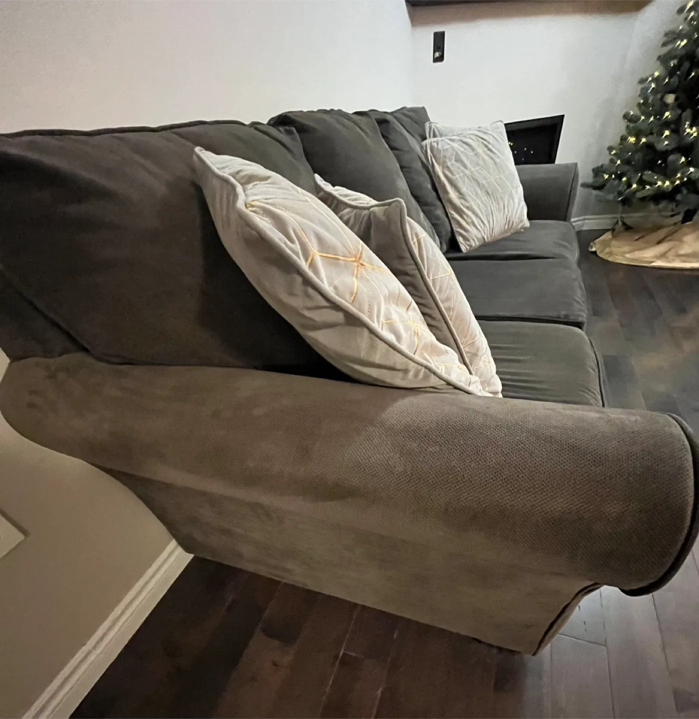 Comfortable 3-Seater Sofa with Pillows image indicator(5)