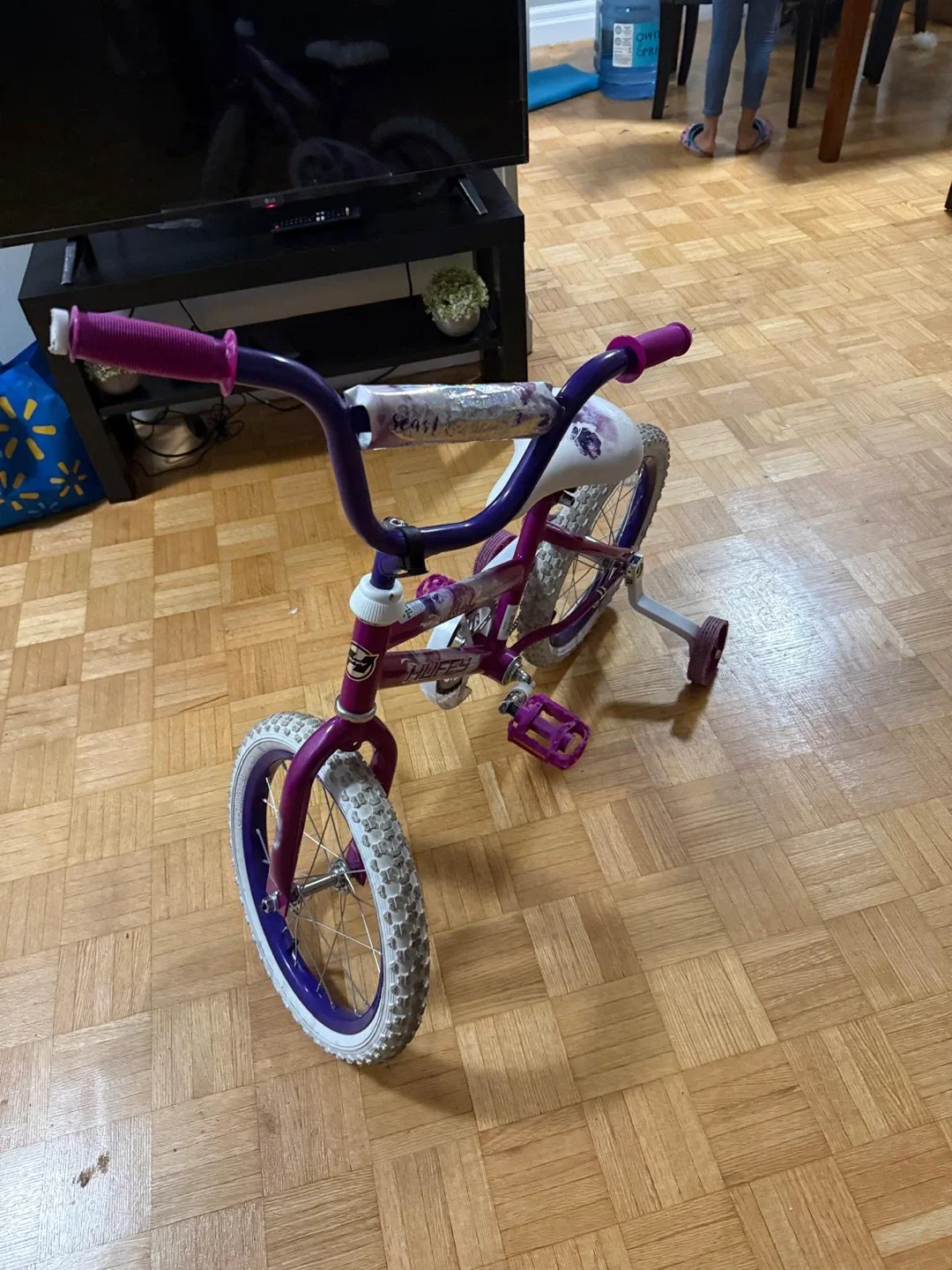 Huffy Girls Bike - Purple & White image indicator(2)