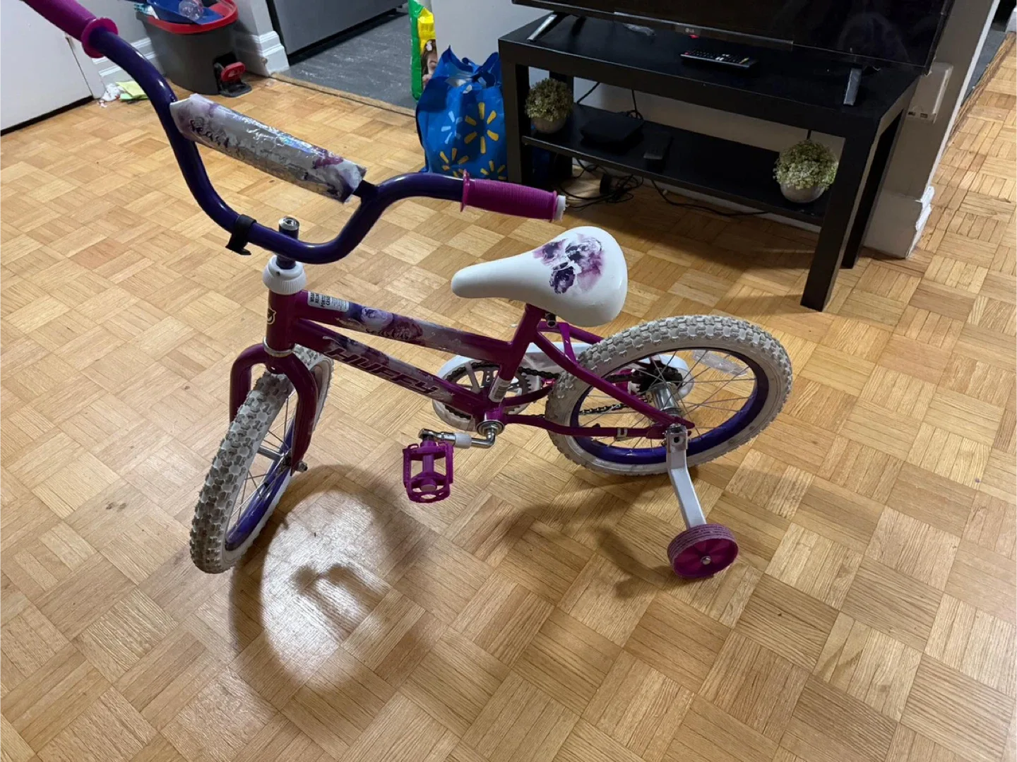 Huffy Girls Bike - Purple & White image indicator(3)