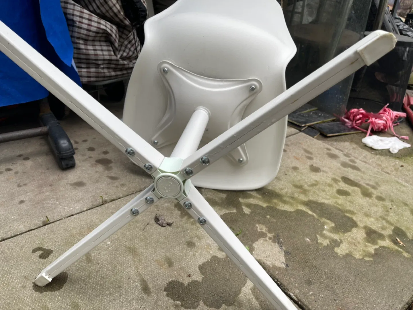 IKEA White Swivel Chair image indicator(6)