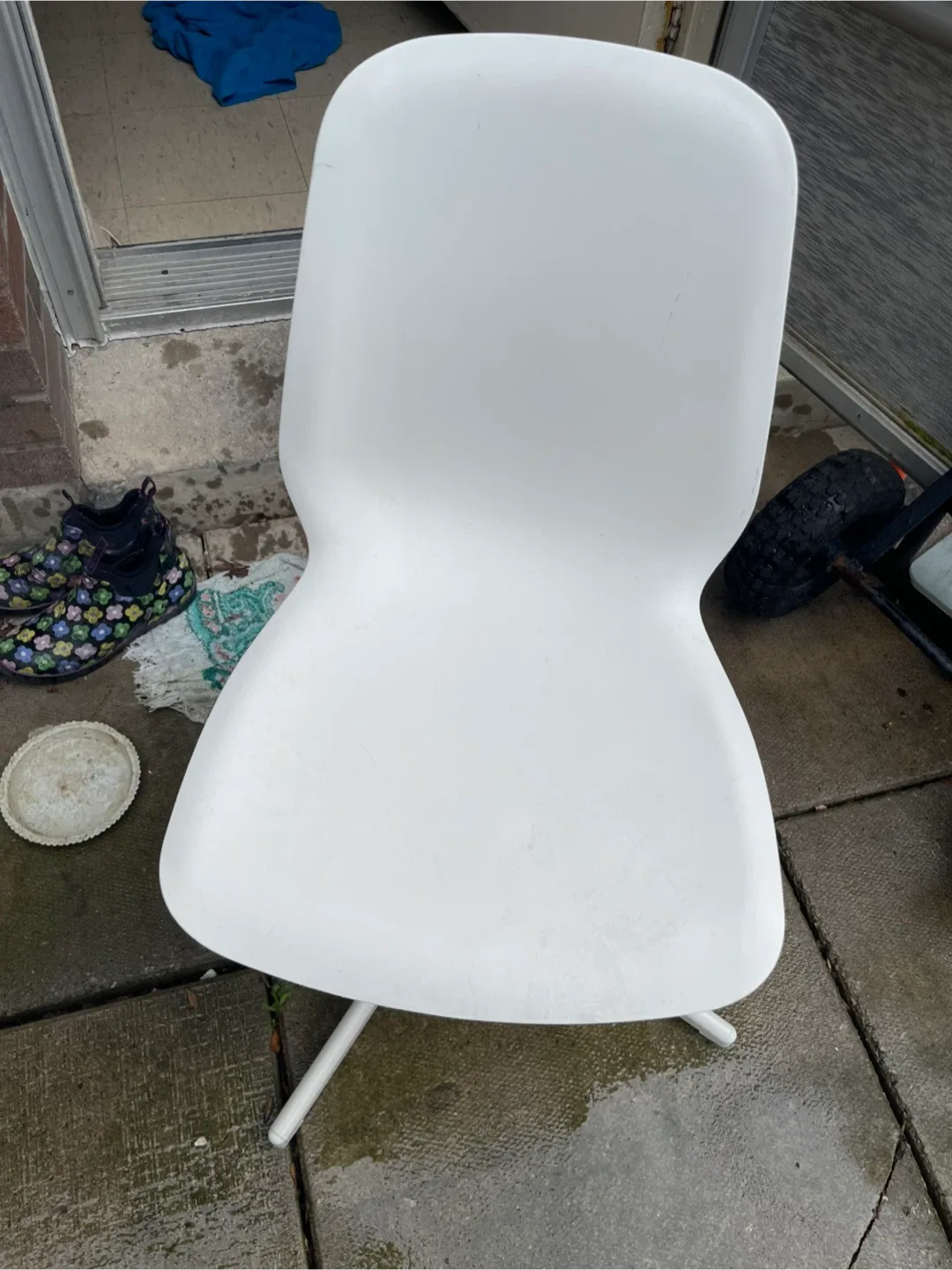 IKEA White Swivel Chair image indicator(2)