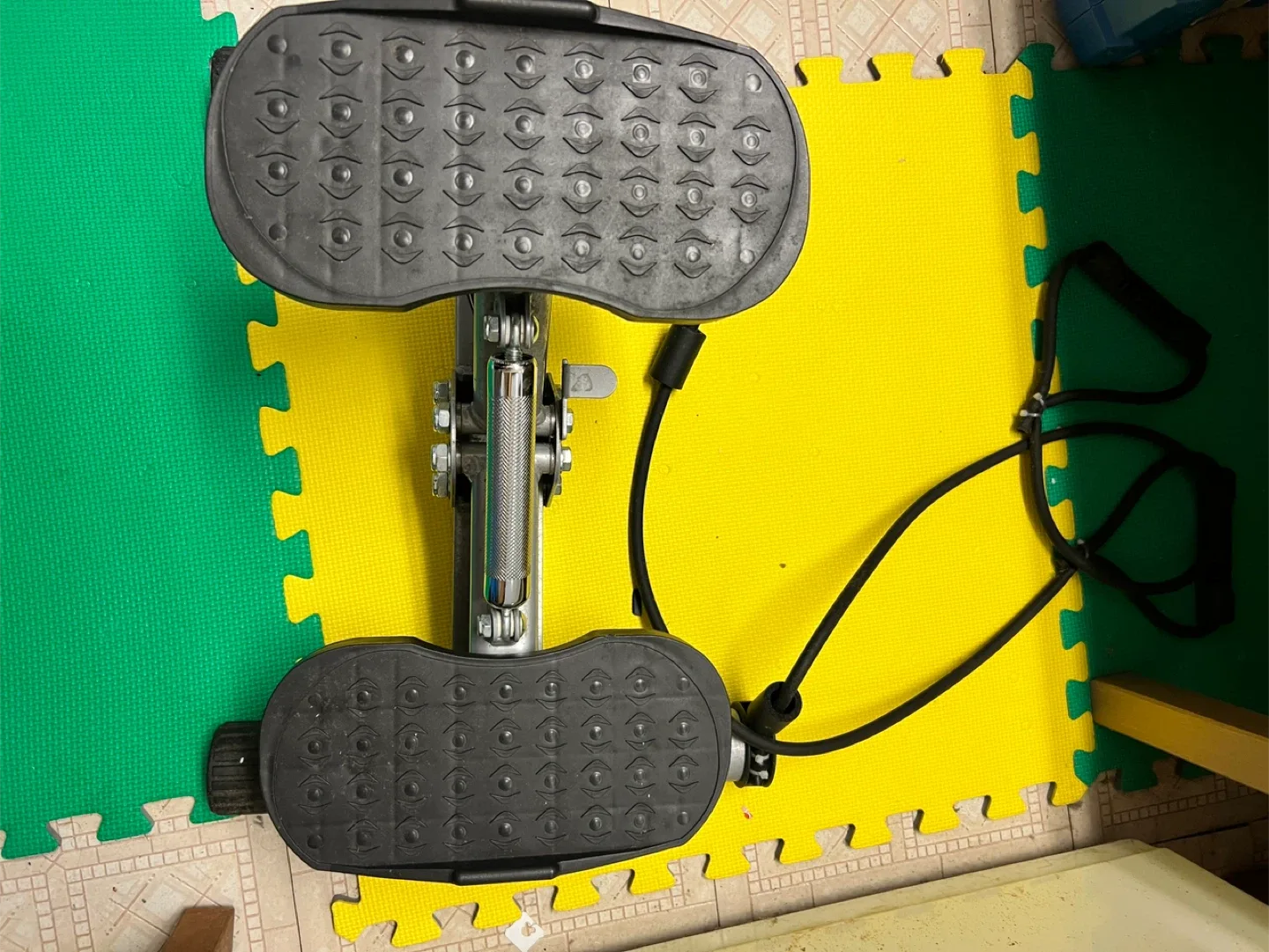 Mini Stepper with Resistance Bands image indicator(2)