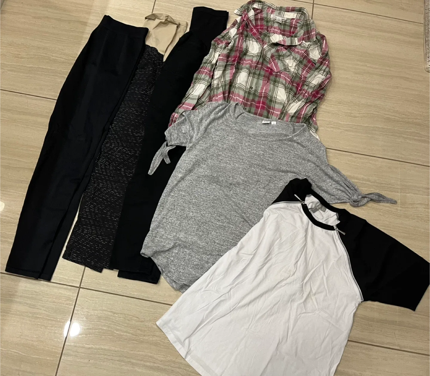 Maternity Leggings & Tops image indicator(2)