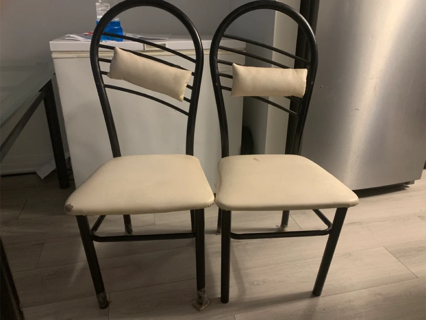 Glass Top Dining Table with 4 Black Chairs image indicator(6)