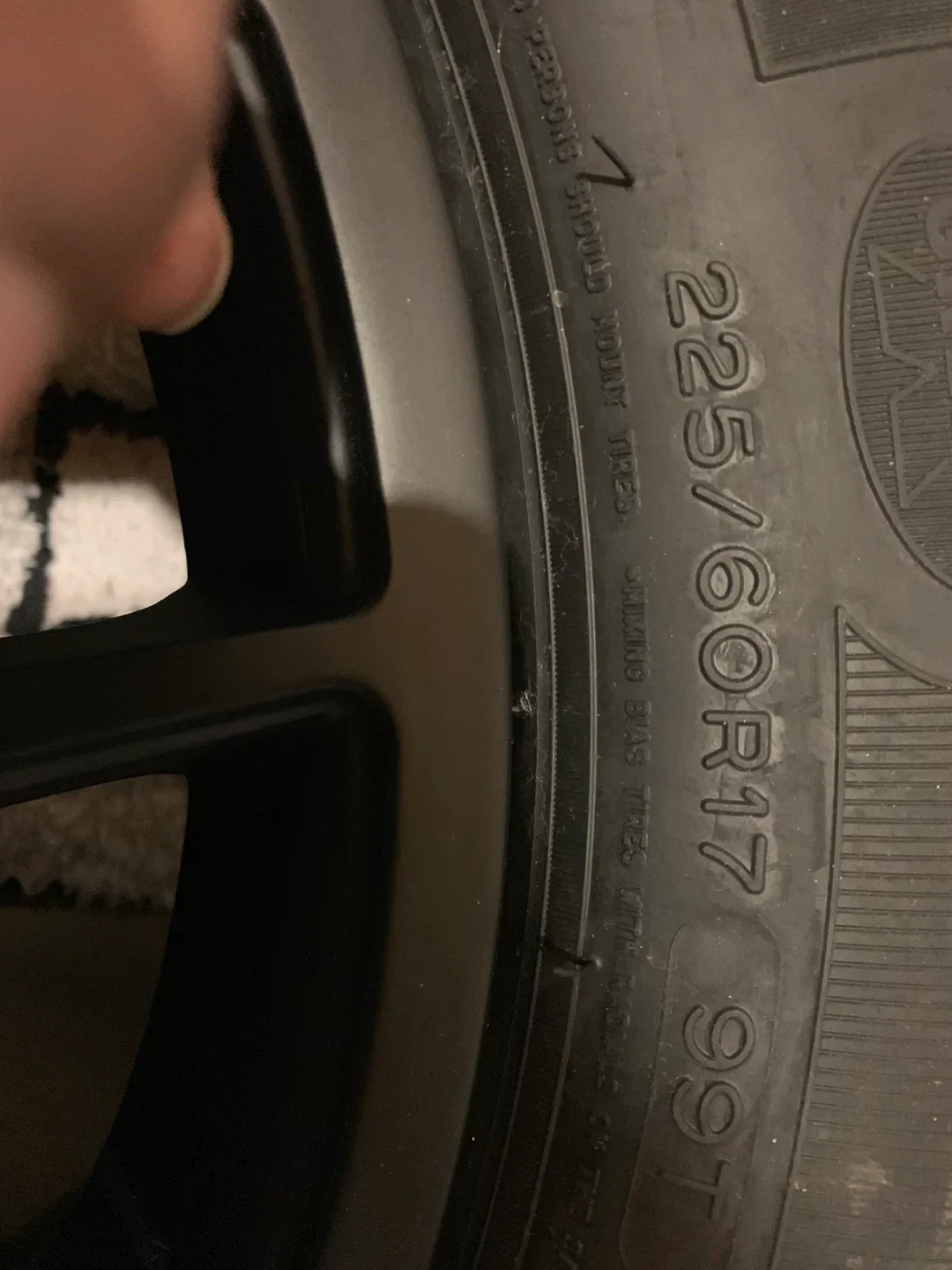 Touren Wheel with Tire 225/60R17 image indicator(4)