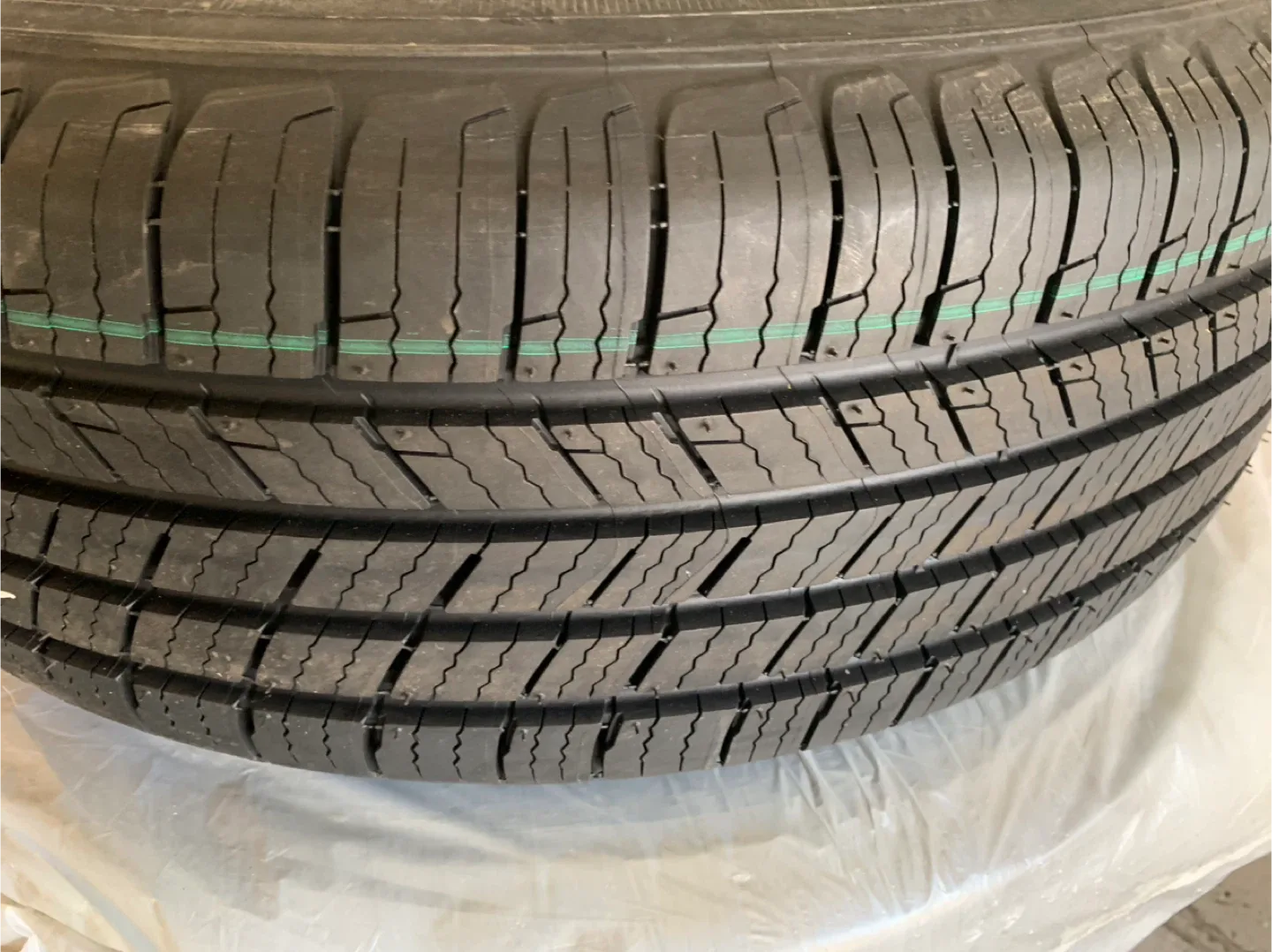 Touren Wheel with Tire 225/60R17 image indicator(3)