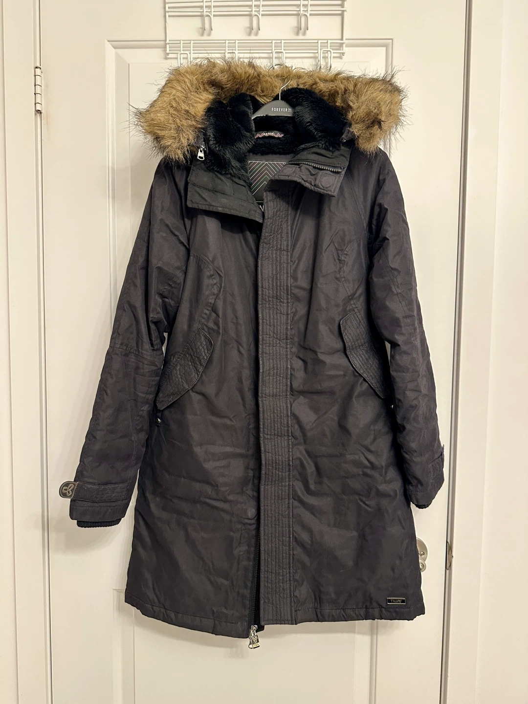 Aritzia Summit Parka - size M