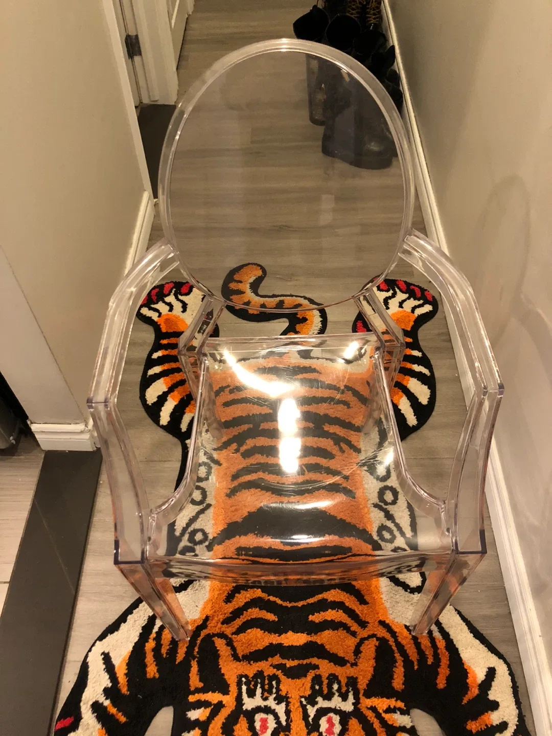 Ghost Chair - Clear Acrylic image indicator(5)