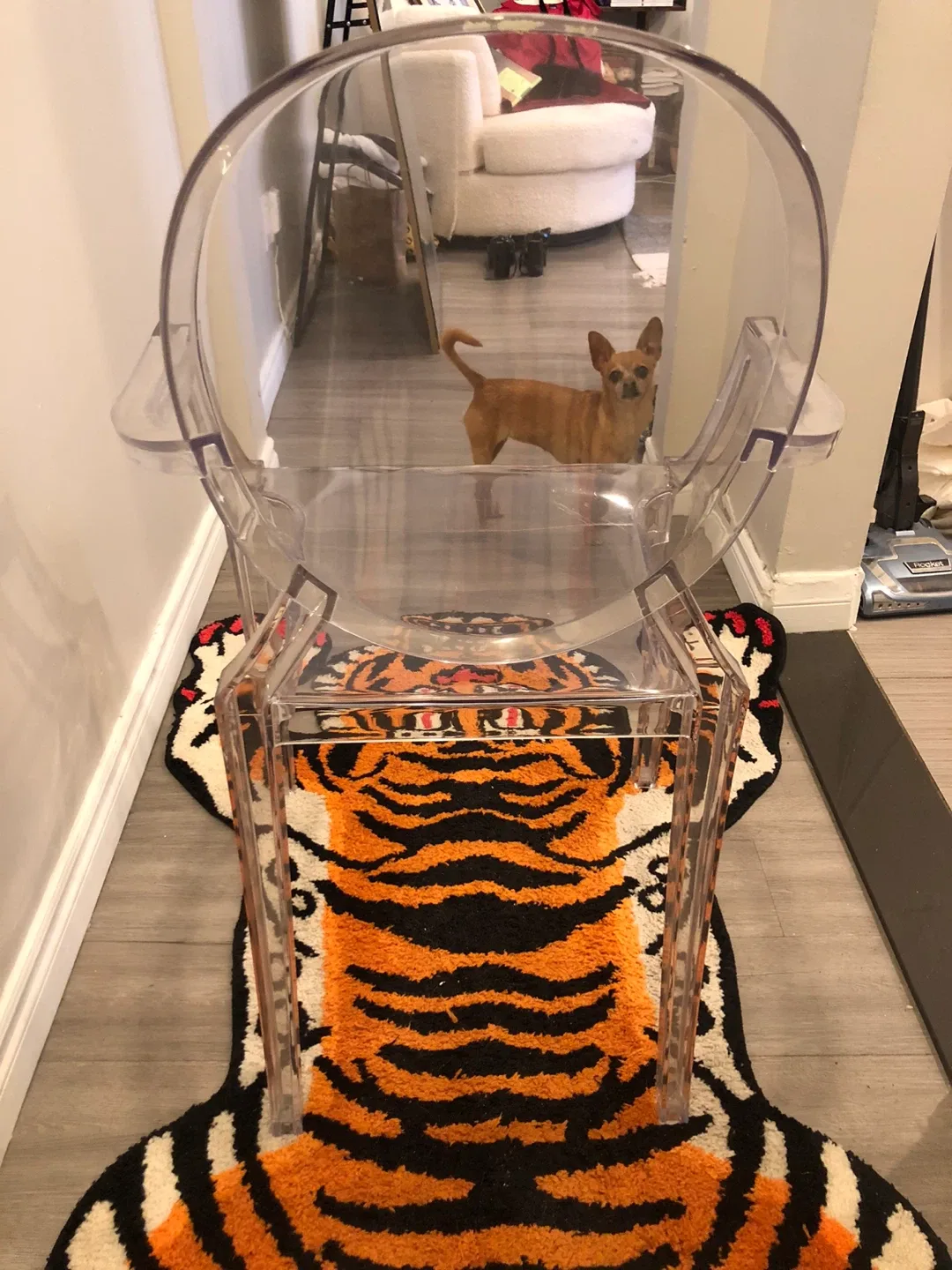 Ghost Chair - Clear Acrylic image indicator(3)