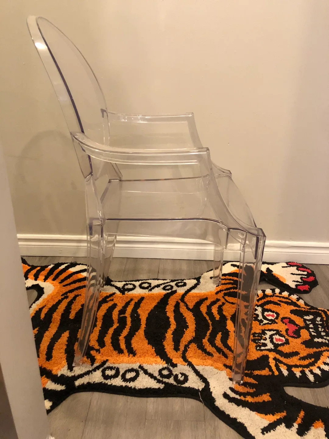 Ghost Chair - Clear Acrylic image indicator(4)