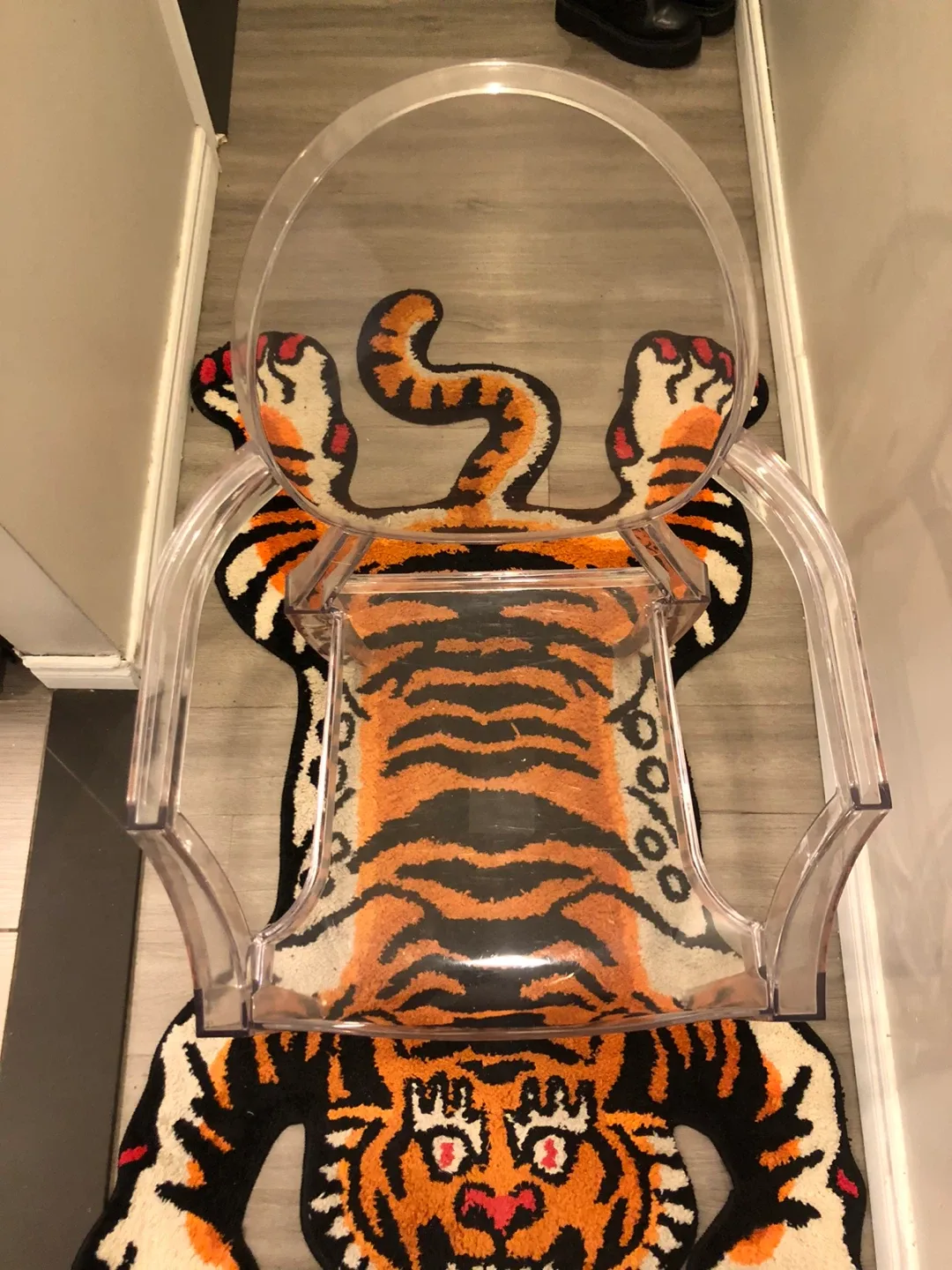 Ghost Chair - Clear Acrylic image indicator(6)