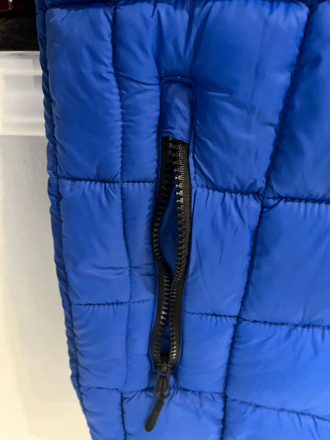 Brand new with tag Reebok Blue Puffer Jacket image indicator(2)