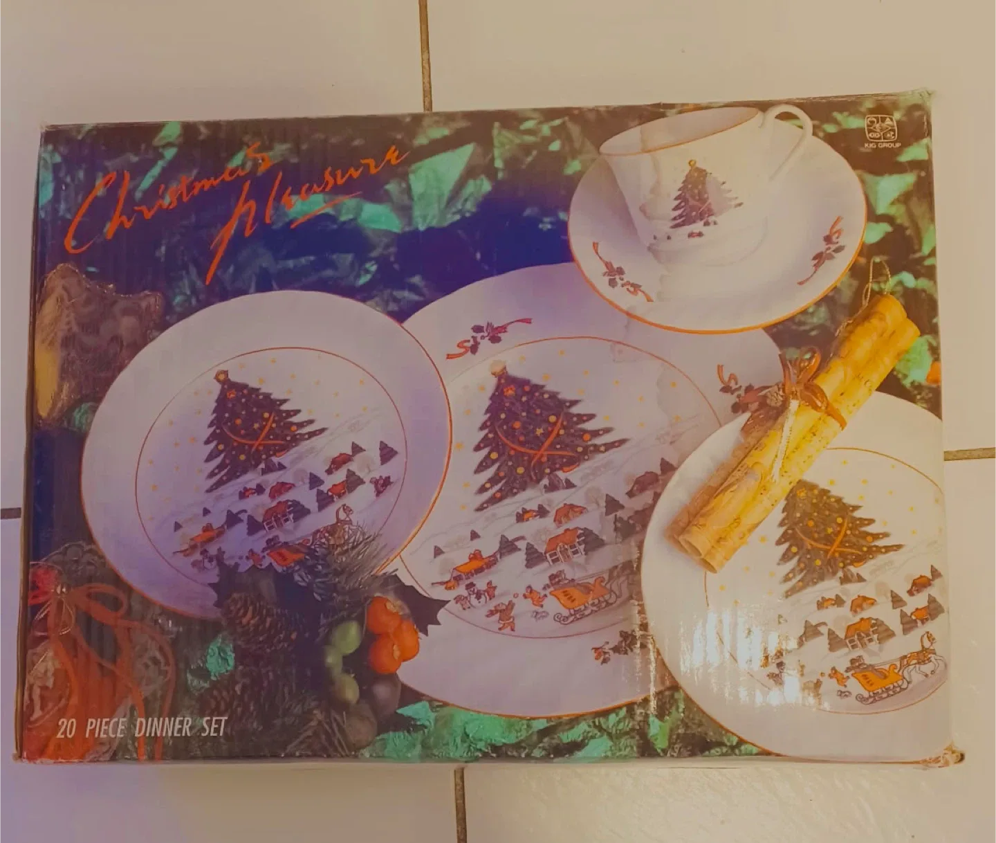 New Christmas Vintage 20-Piece Dinner Set