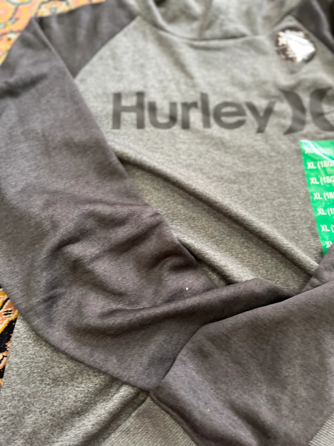 Brand new with tag Hurley Hoodie - Size XL (18/20) - photo 4
