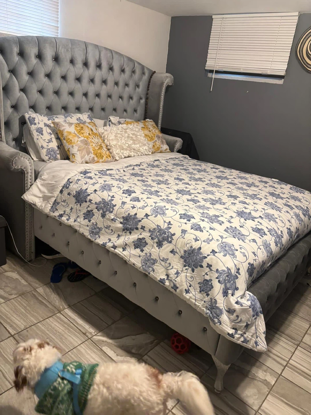 Upholstered Platform Bed Frame queen side bed - photo 2