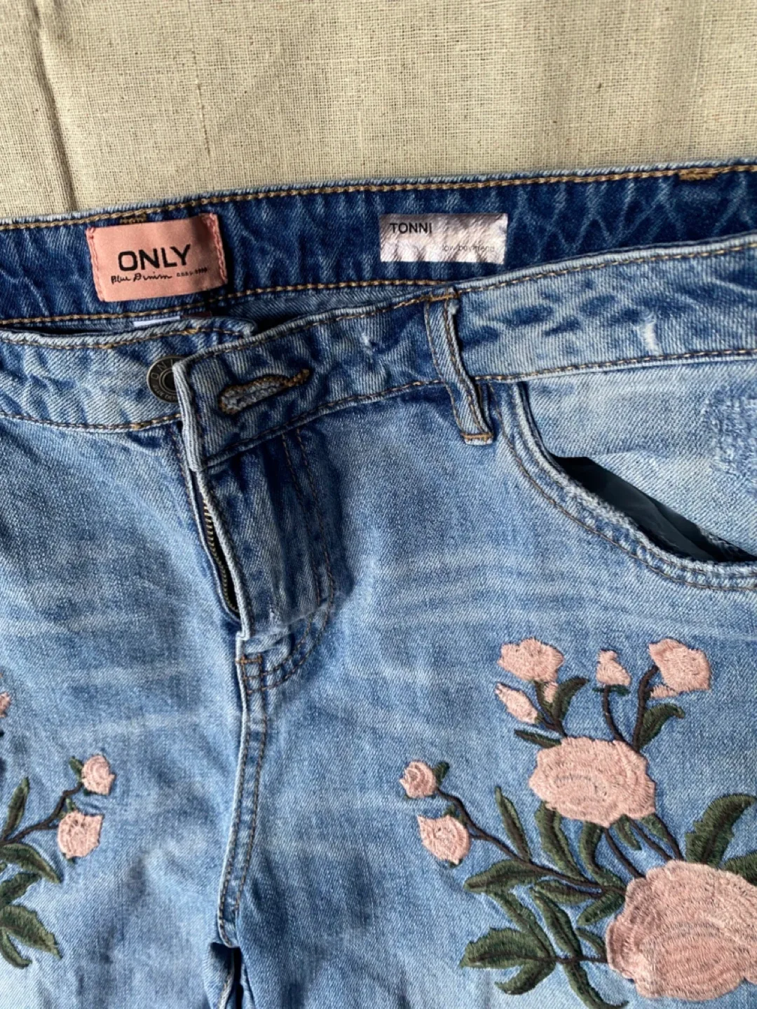 ONLY Blue Denim Jeans with Floral Embroidery image indicator(3)