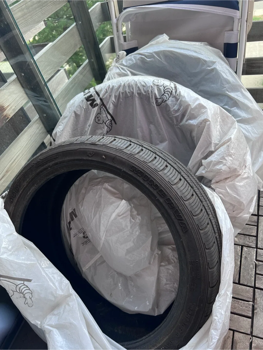 Minerva 5 225/40R19 Winter Tires image indicator(2)