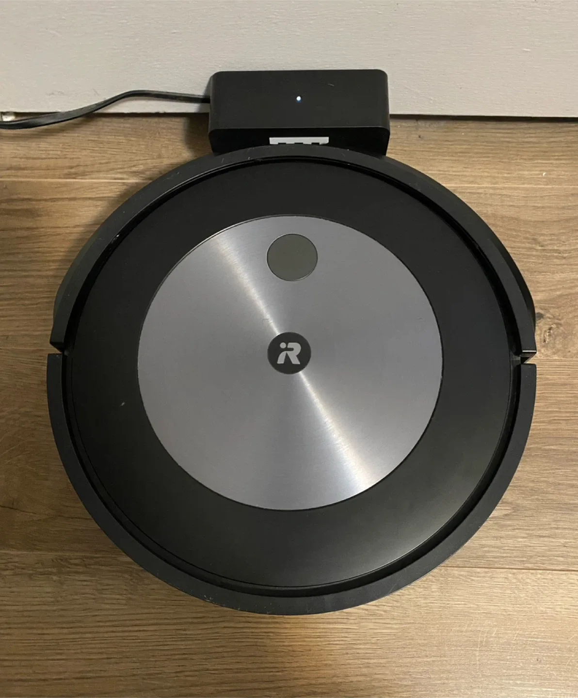 iRobot Roomba i7 Robot Vacuum image indicator(2)