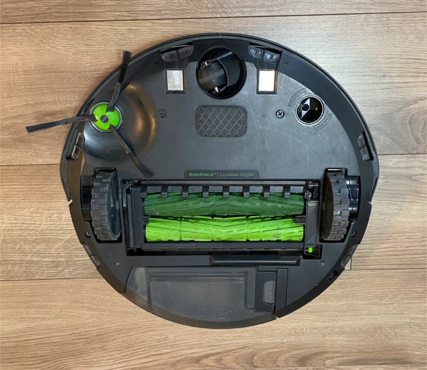 iRobot Roomba i7 Robot Vacuum image indicator(3)
