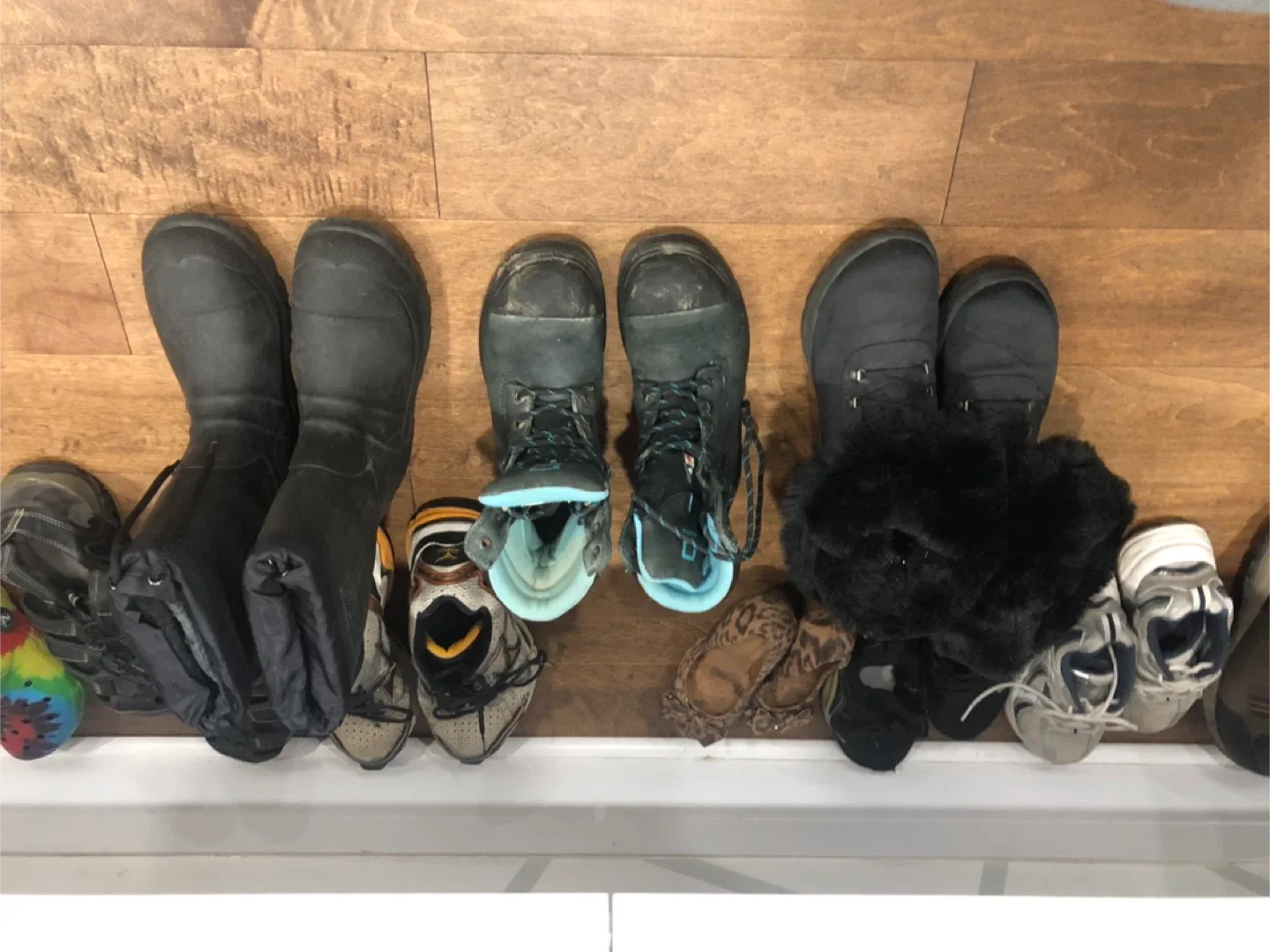 Mixed Clothes & Shoes (Women and Men) image indicator(4)