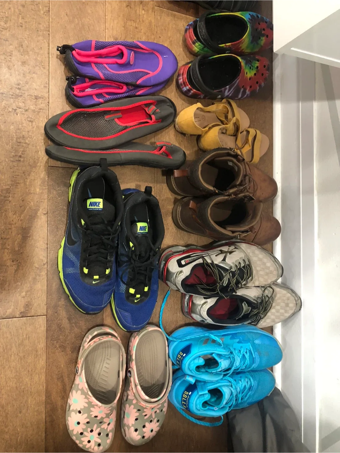 Mixed Clothes & Shoes (Women and Men) image indicator(3)