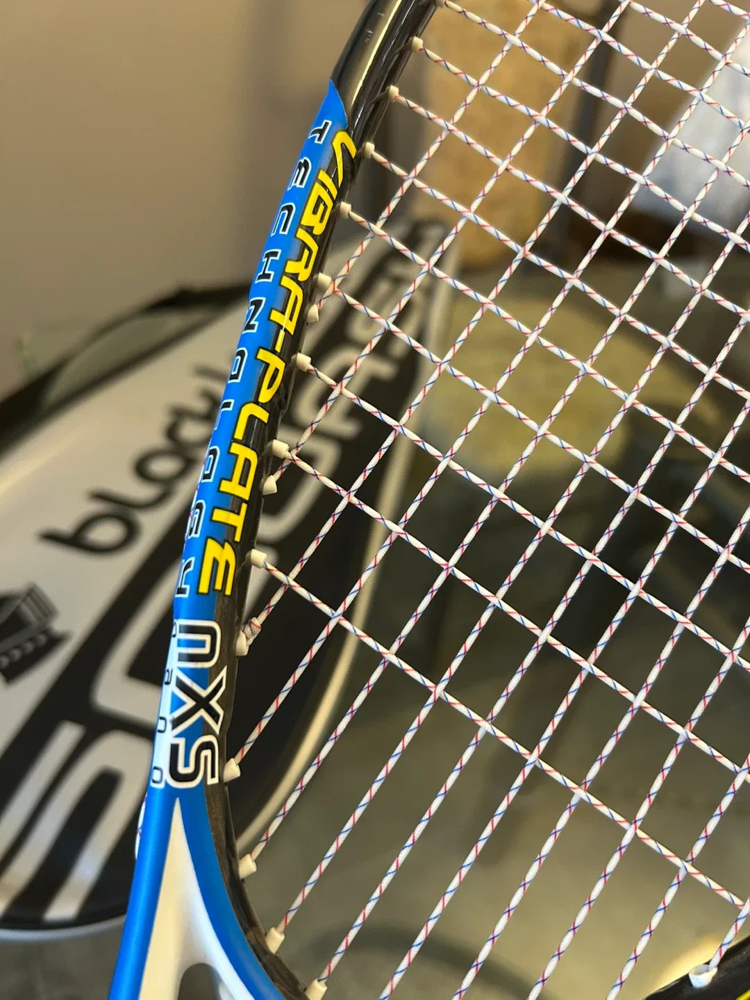 Black Knight Magnum PRO nXS nano 135 Squash Racket image indicator(5)