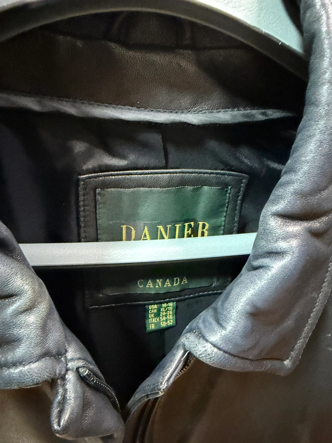 Danier Black Leather Jacket XL/TG