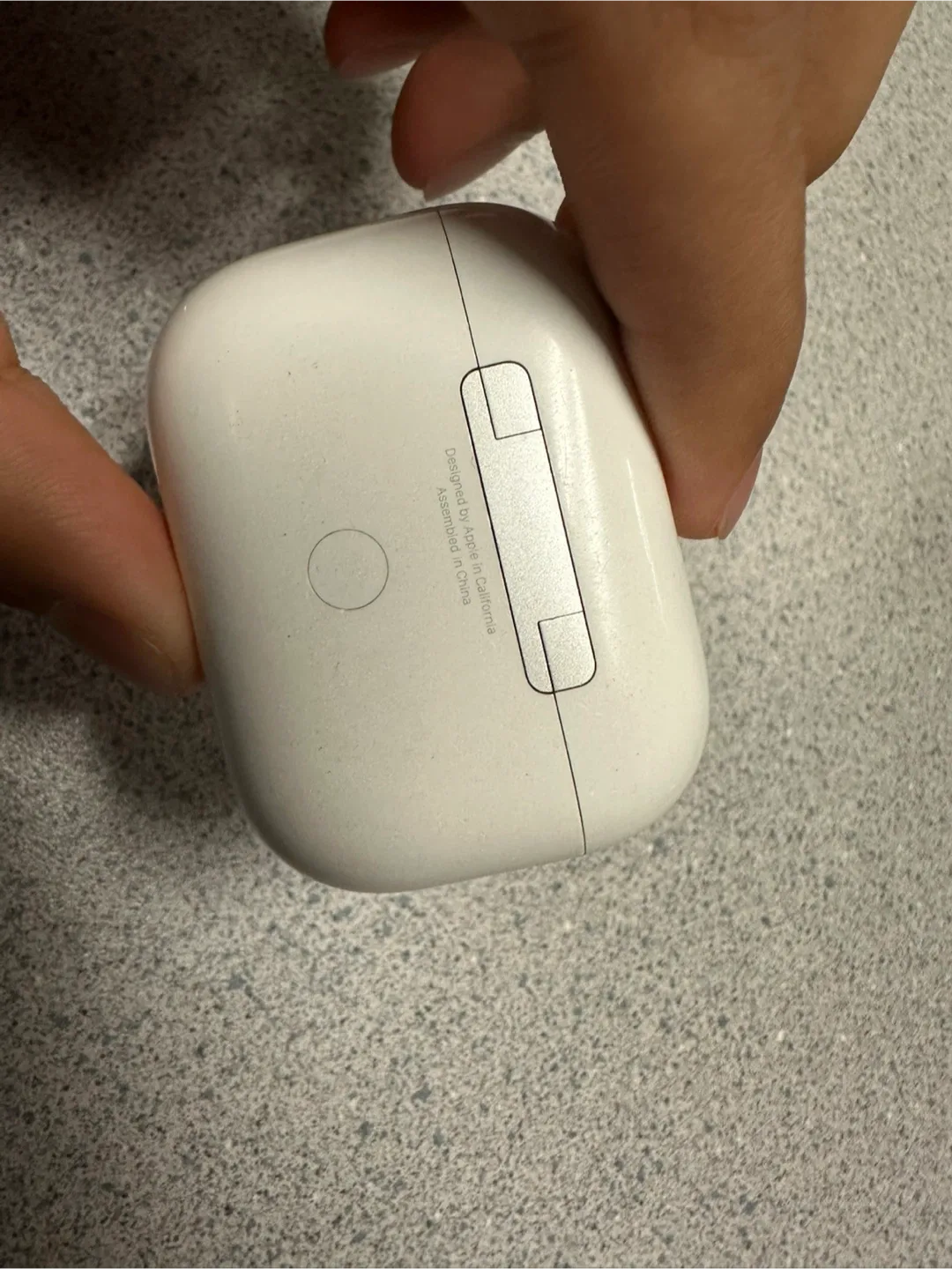 Apple AirPods Pro 2 Charging Case image indicator(2)