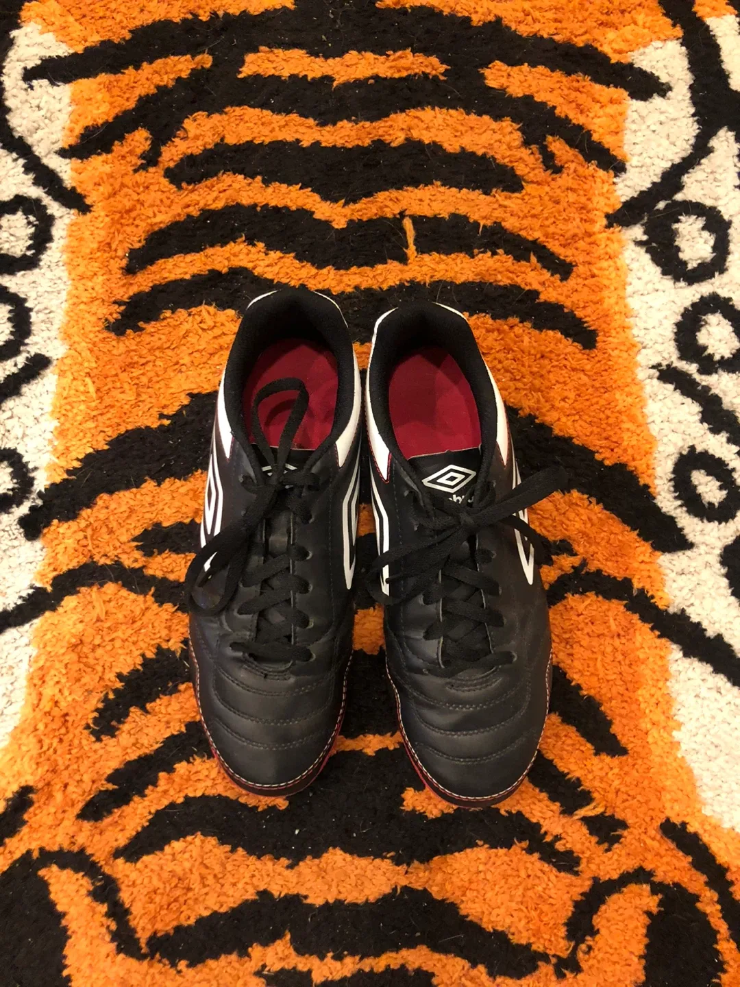 Umbro Classico VII IC Soccer Shoes - Size 7