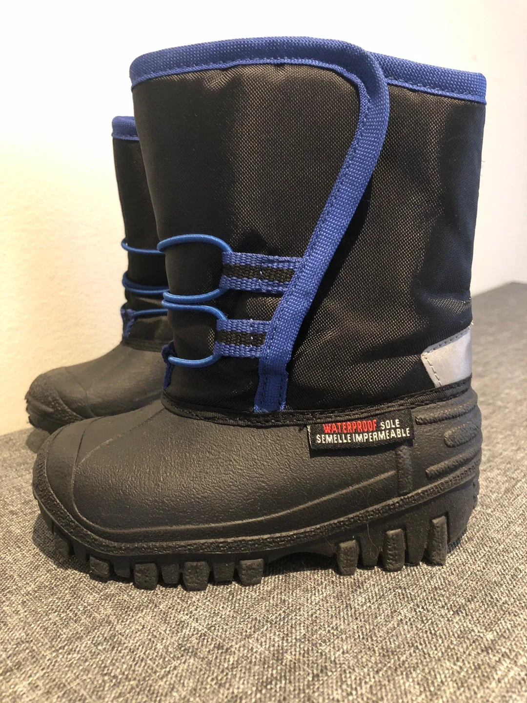 Kids' Winter Boots - Size 7 image indicator(2)