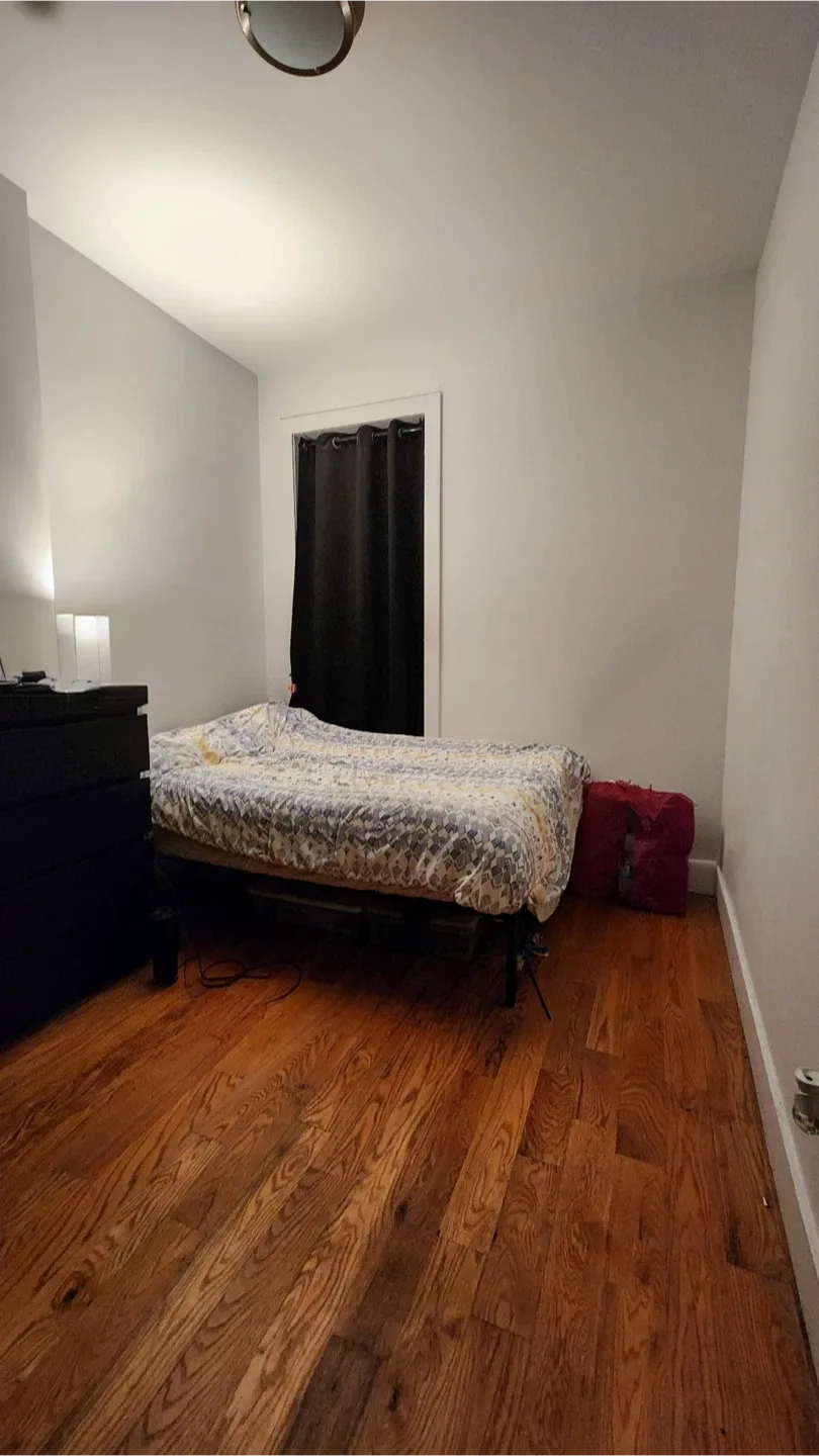 Bedroom for rent in 3 bedroom apartment