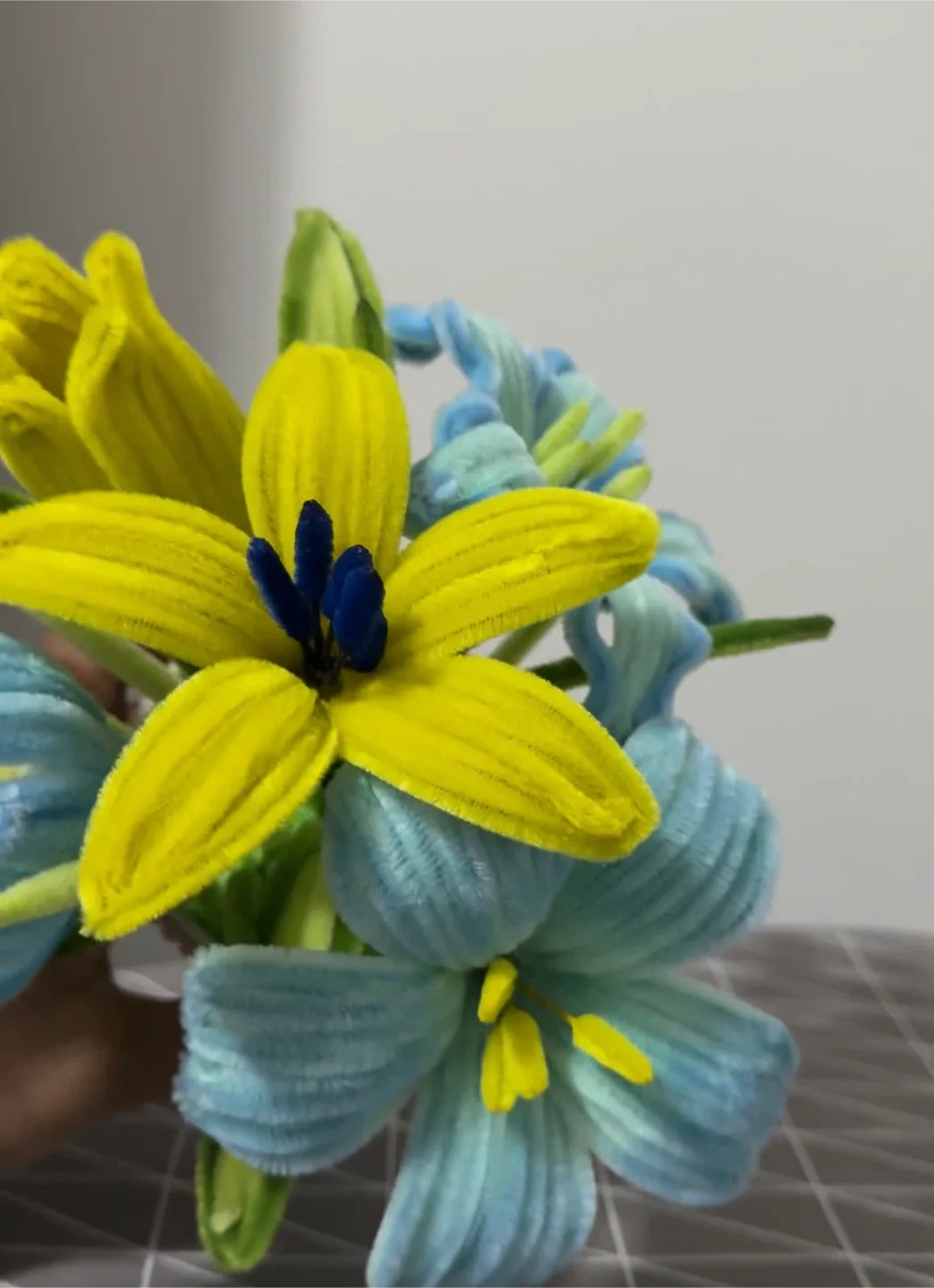 Handmade Pipe Cleaner Flower Arrangement image indicator(6)