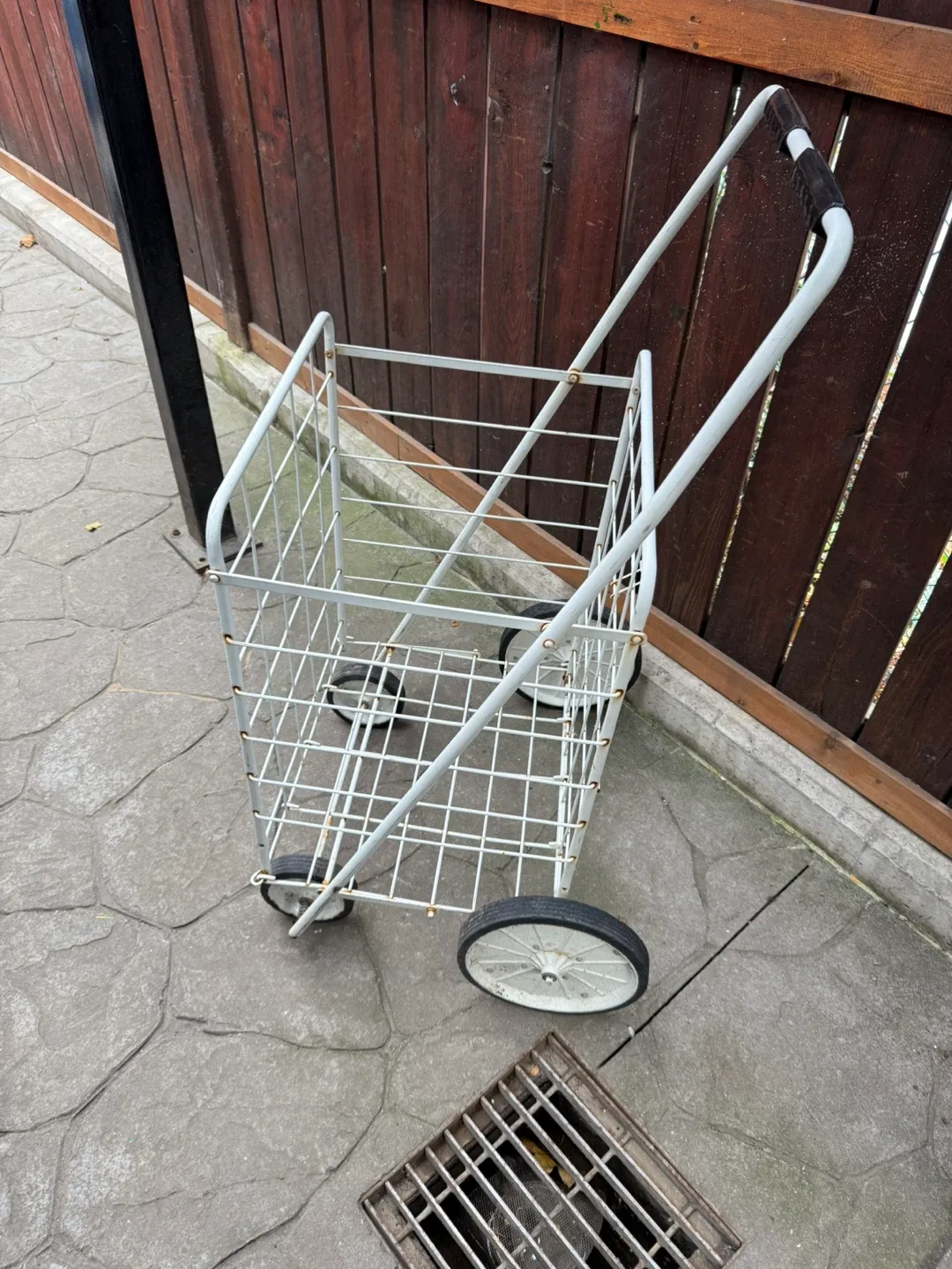 Folding shopping cart
